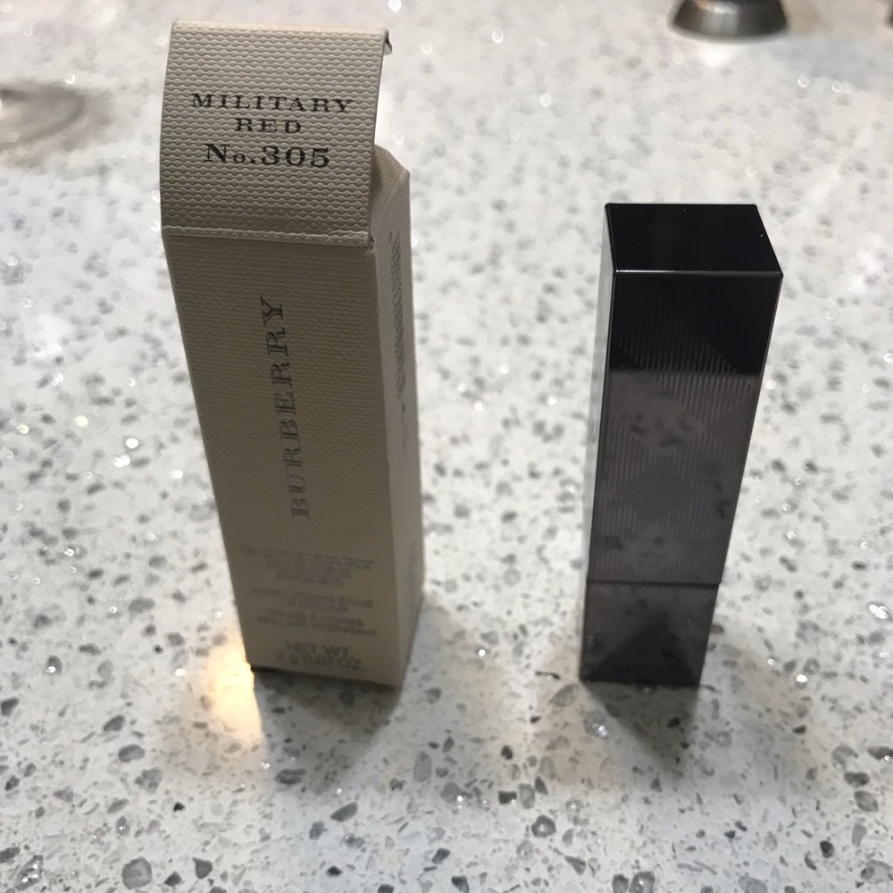Burberry kisses sheer No.305 Military Red SOLD OUT